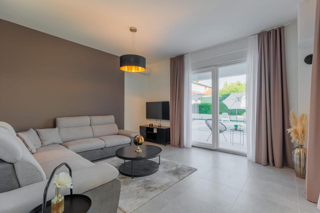 Villa Mara Vrsi Bagian luar foto